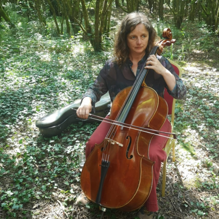 Image of Eimear Reidy, cellist